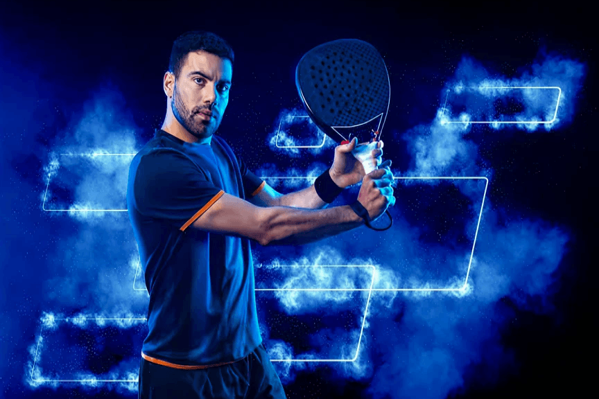 Hráč padelu ve VIP prostředí Just klubu